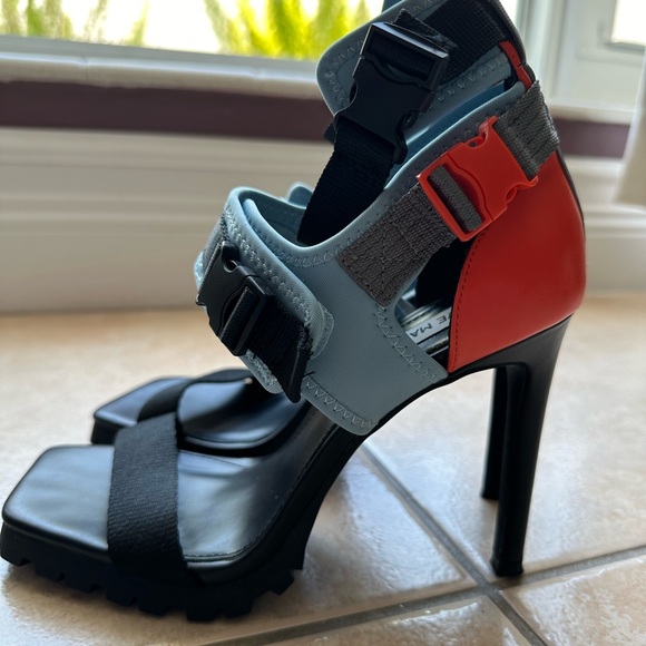 Steve Madden Vibing Sporty Stiletto Heel Shoes in Blue, Orange Black Size 8 EUC - Picture 2 of 16